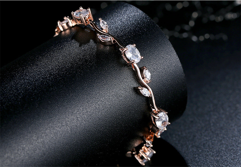 Elegant zircon horse eye bracelet for a touch of sophistication.