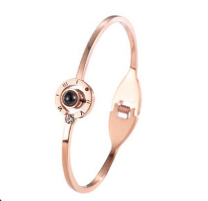 Japanese and Korean version of color gold 18K rose gold four-leaf clover bracelet female black alloy open bracelet jewelry