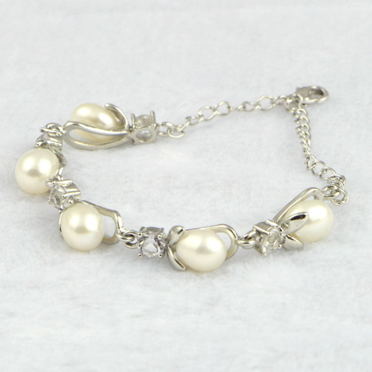 Gorgeous pearl jewelry bracelet to complement your style.