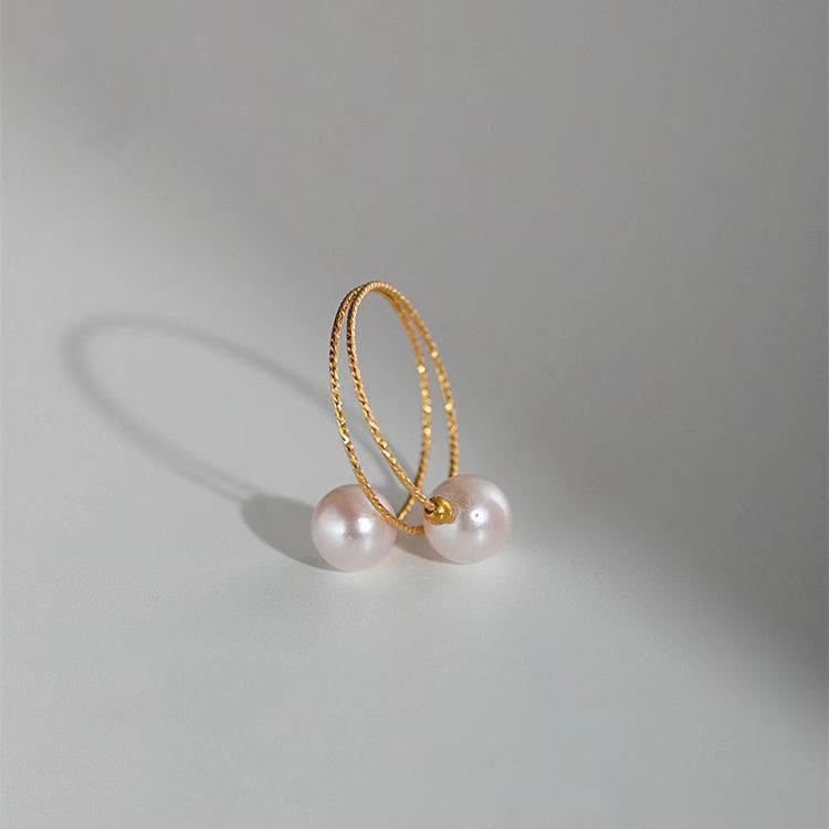 18K Gold ring with white pearl, for a unique style