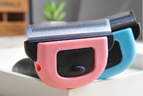 Easy-to-use tool for pet grooming at home.