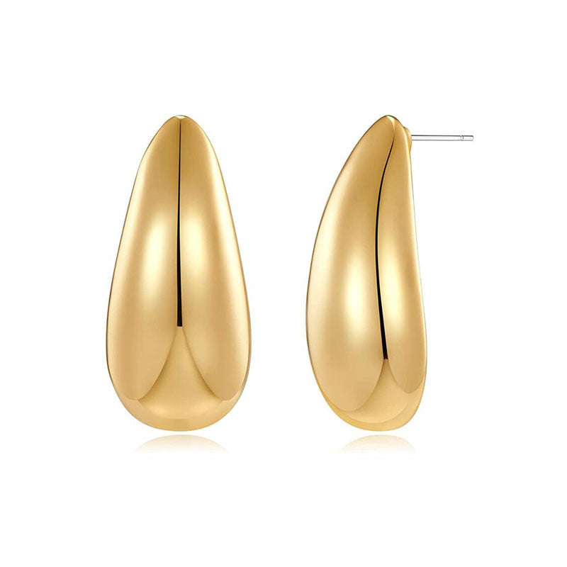 These geometric earrings feature a stunning water drop shape.