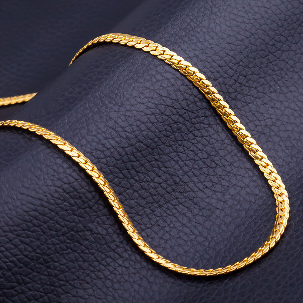 Versatile snake chain necklace in 18K gold, ideal for men and women seeking classic style