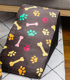 Helps pets reach beds and sofas with ease.