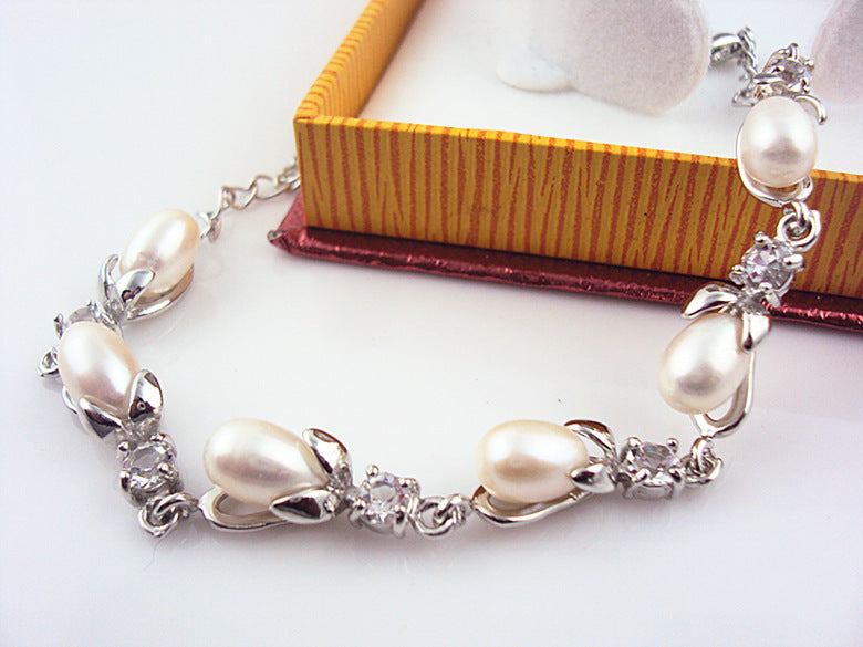 Elegant pearl bracelet with a stunning floral design for women.