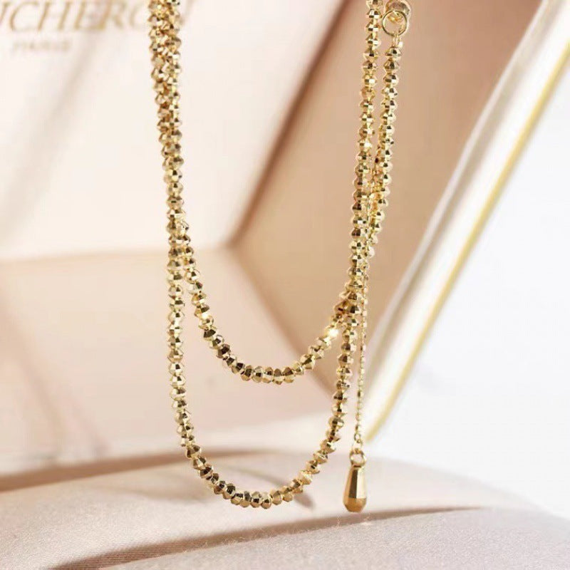 18K gold necklace for modern and sophisticated women