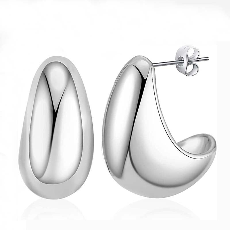 The oval earrings with water drop design are lightweight yet durable.